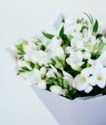 Baltų frezijų puokštė - Image 2