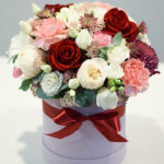 įvairių gėlių dėžutė