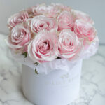 Rožinių rožių dėžutė