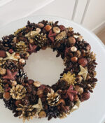 Kankorėžių vainikas auksinės spalvos