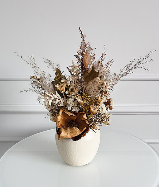 Džiovintų gėlių kompozicija inde