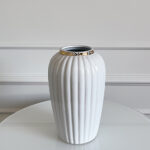 Balta klasikinė vaza White Elegance